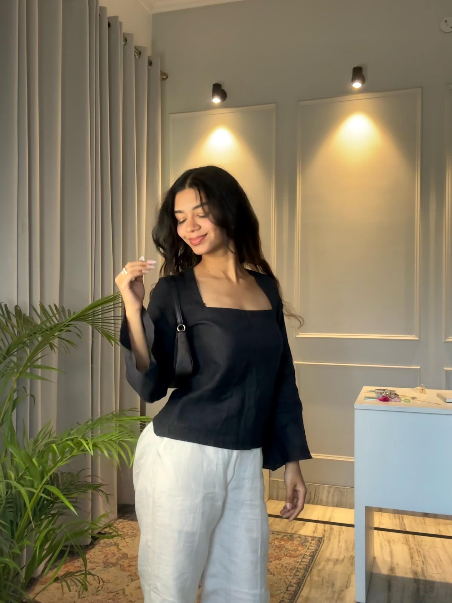 NAOMI BLACK TOP